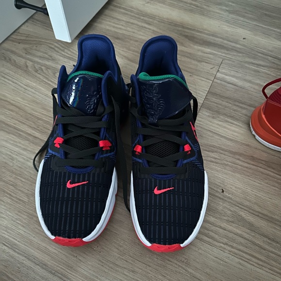 Brand new without box Lebron James Nike got as birthday gift - Picture 2 of 2